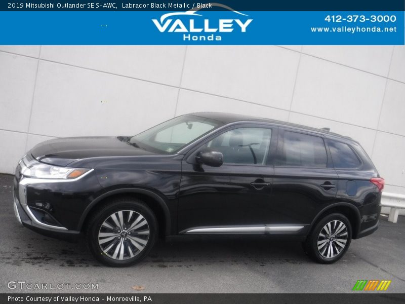 Labrador Black Metallic / Black 2019 Mitsubishi Outlander SE S-AWC