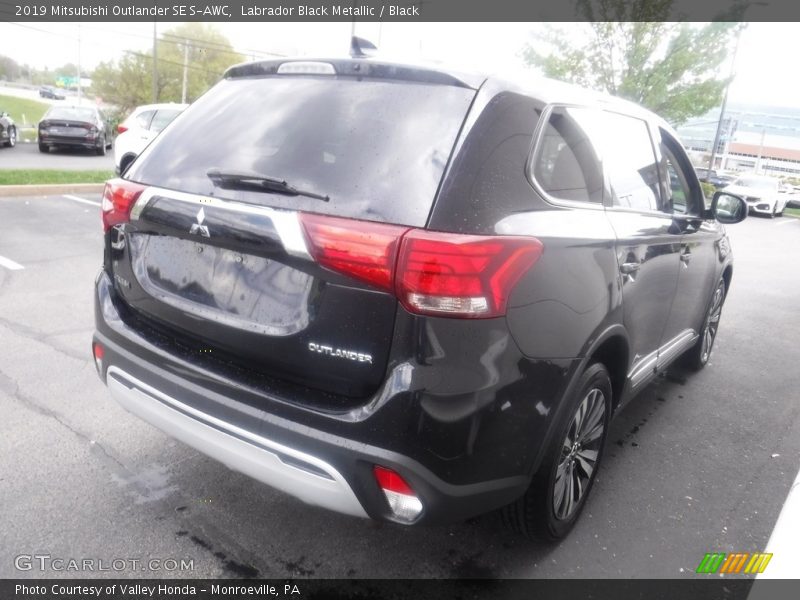Labrador Black Metallic / Black 2019 Mitsubishi Outlander SE S-AWC