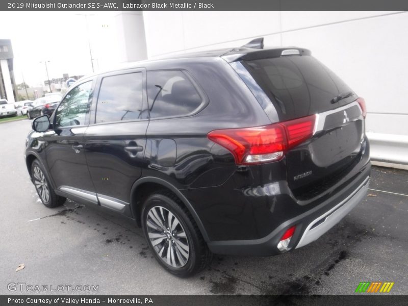Labrador Black Metallic / Black 2019 Mitsubishi Outlander SE S-AWC