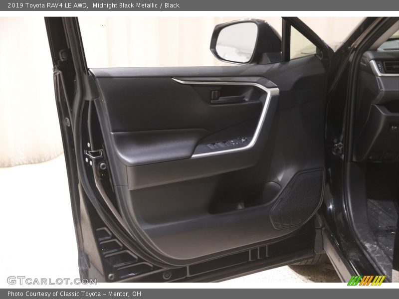 Midnight Black Metallic / Black 2019 Toyota RAV4 LE AWD