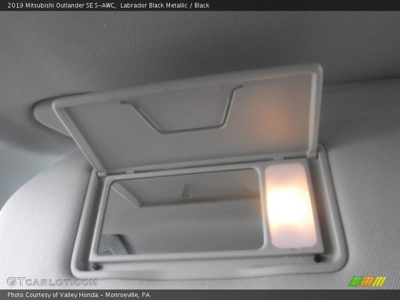 Labrador Black Metallic / Black 2019 Mitsubishi Outlander SE S-AWC