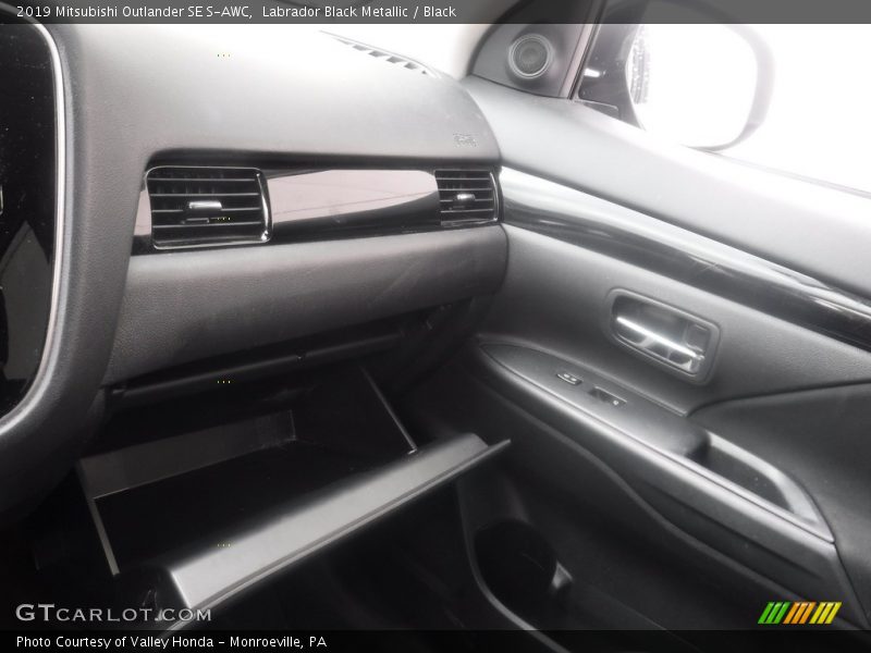 Labrador Black Metallic / Black 2019 Mitsubishi Outlander SE S-AWC