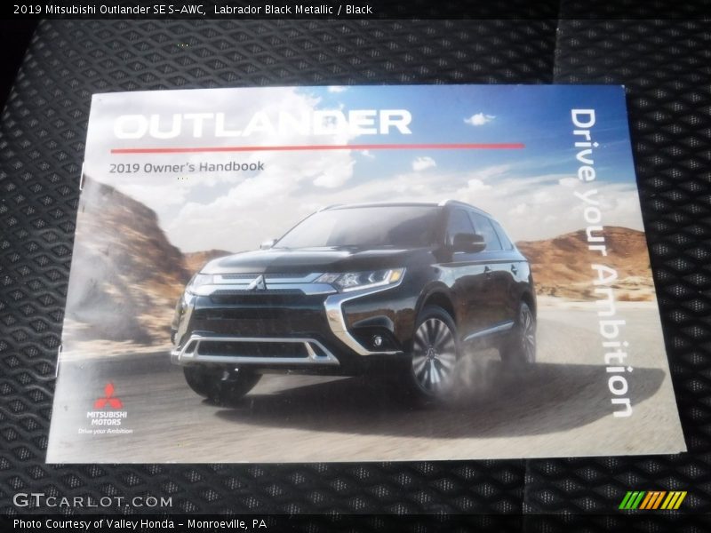 Labrador Black Metallic / Black 2019 Mitsubishi Outlander SE S-AWC