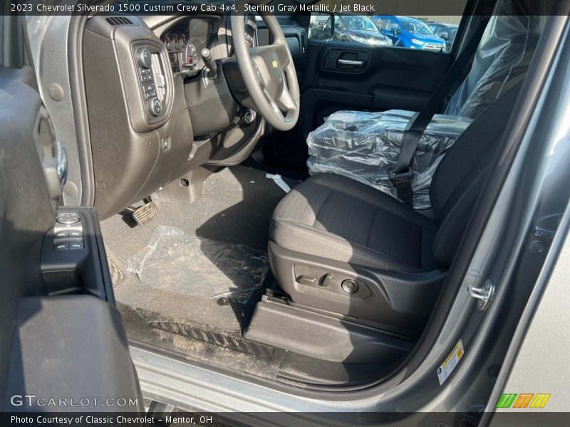 Sterling Gray Metallic / Jet Black 2023 Chevrolet Silverado 1500 Custom Crew Cab 4x4