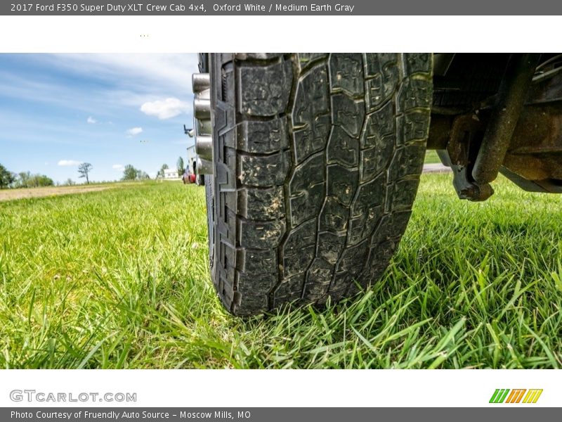 Oxford White / Medium Earth Gray 2017 Ford F350 Super Duty XLT Crew Cab 4x4
