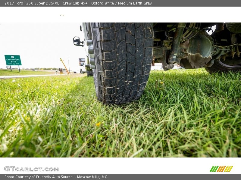 Oxford White / Medium Earth Gray 2017 Ford F350 Super Duty XLT Crew Cab 4x4