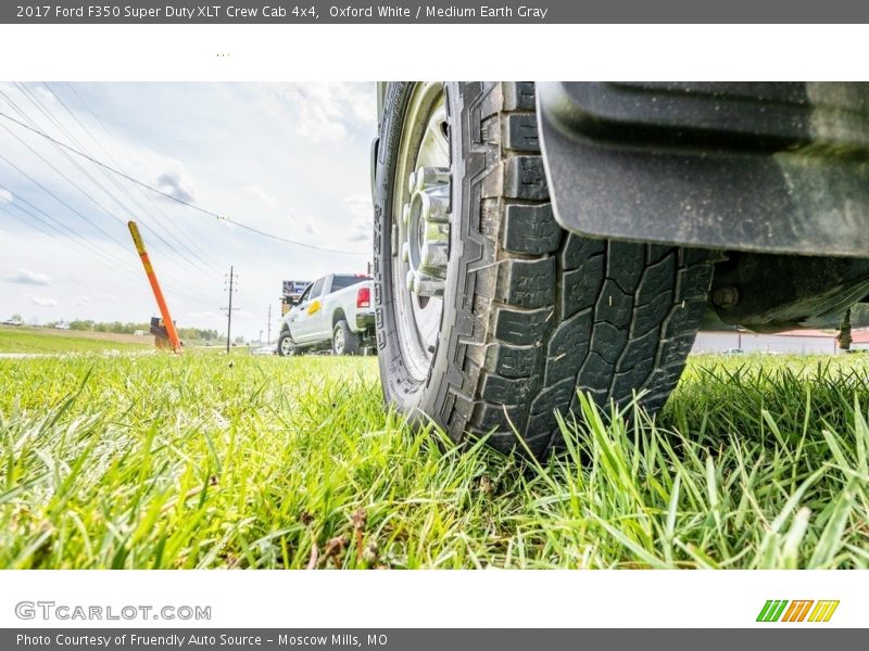 Oxford White / Medium Earth Gray 2017 Ford F350 Super Duty XLT Crew Cab 4x4