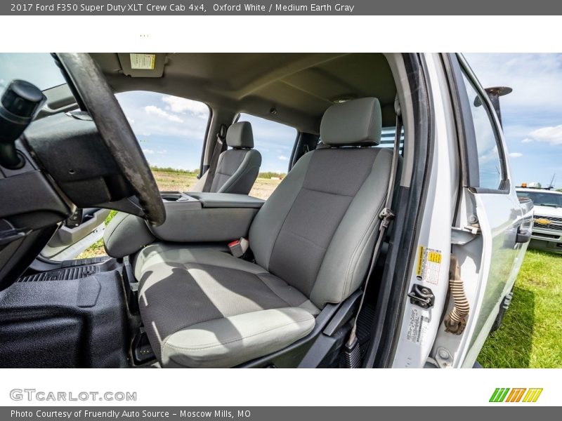Oxford White / Medium Earth Gray 2017 Ford F350 Super Duty XLT Crew Cab 4x4