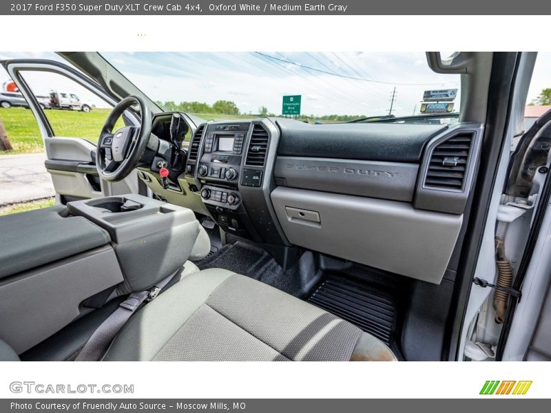 Oxford White / Medium Earth Gray 2017 Ford F350 Super Duty XLT Crew Cab 4x4