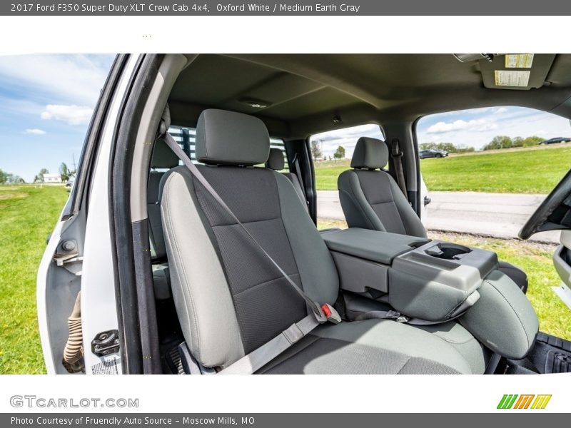 Oxford White / Medium Earth Gray 2017 Ford F350 Super Duty XLT Crew Cab 4x4