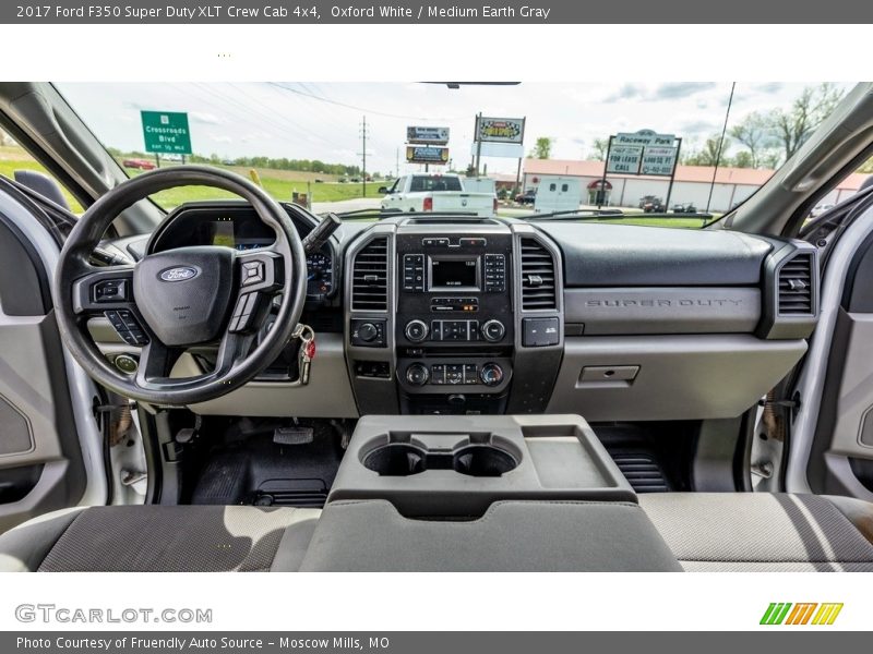 Oxford White / Medium Earth Gray 2017 Ford F350 Super Duty XLT Crew Cab 4x4