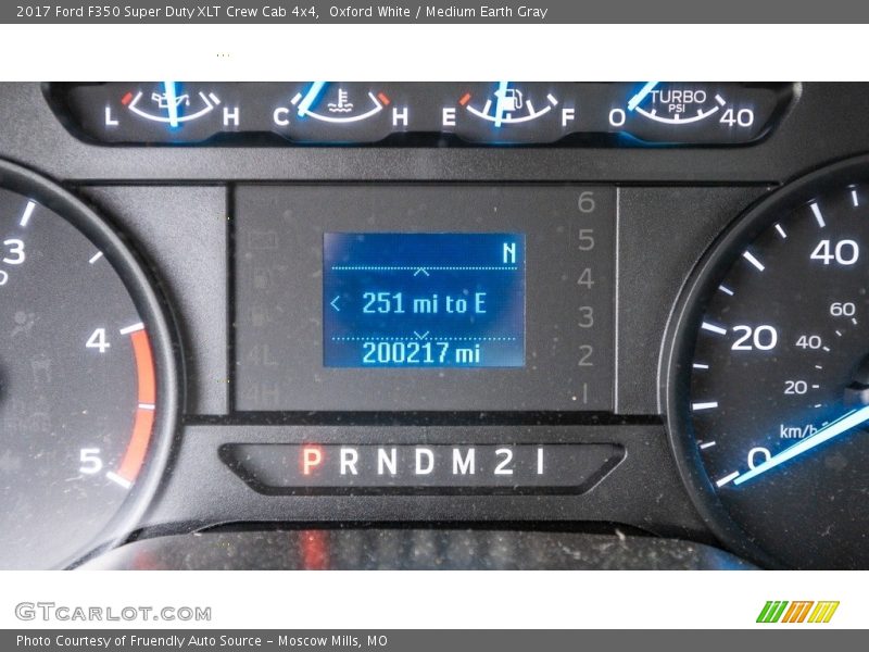 Oxford White / Medium Earth Gray 2017 Ford F350 Super Duty XLT Crew Cab 4x4