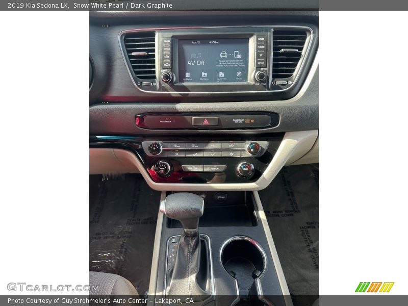 Snow White Pearl / Dark Graphite 2019 Kia Sedona LX