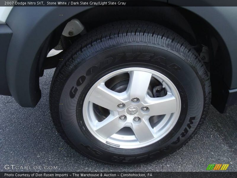 Stone White / Dark Slate Gray/Light Slate Gray 2007 Dodge Nitro SXT