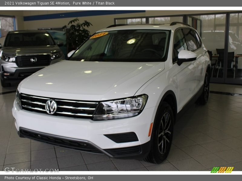 Pure White / Titan Black 2021 Volkswagen Tiguan SE 4Motion