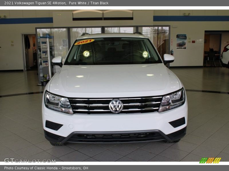 Pure White / Titan Black 2021 Volkswagen Tiguan SE 4Motion