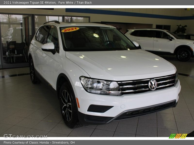Pure White / Titan Black 2021 Volkswagen Tiguan SE 4Motion