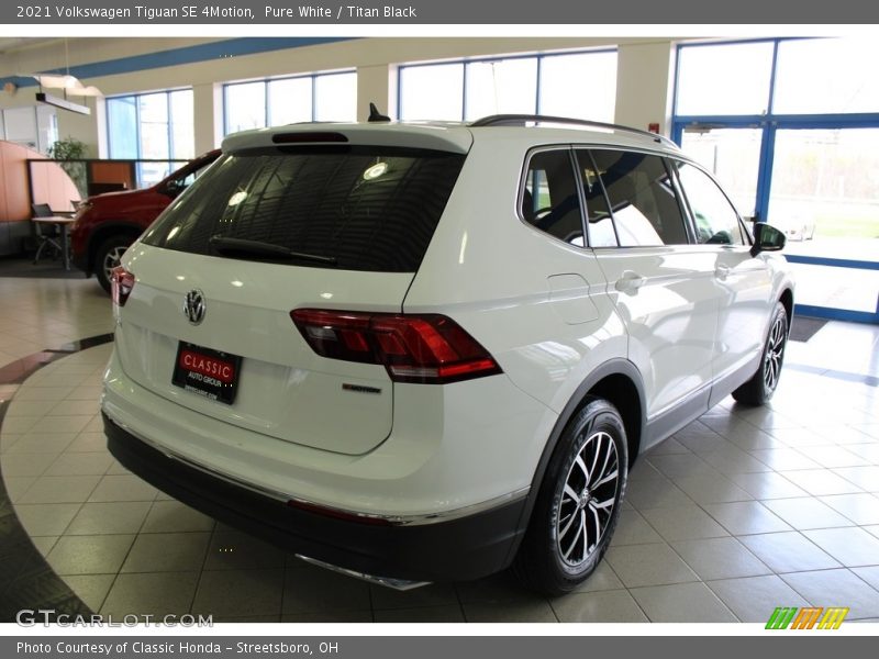 Pure White / Titan Black 2021 Volkswagen Tiguan SE 4Motion