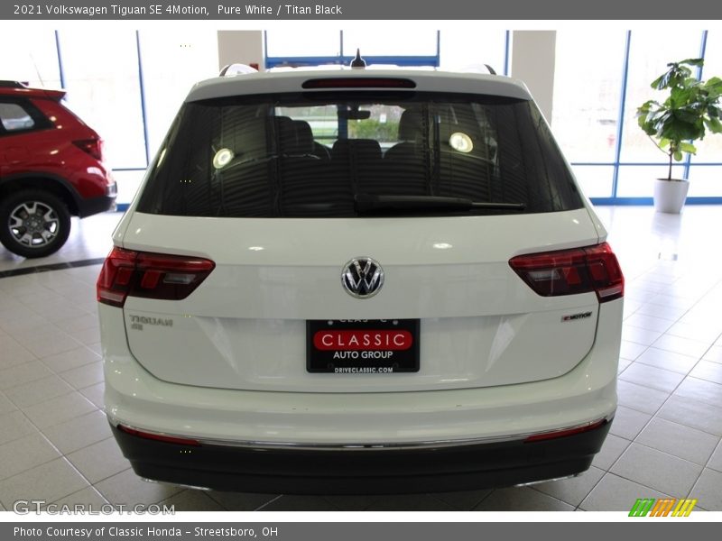 Pure White / Titan Black 2021 Volkswagen Tiguan SE 4Motion