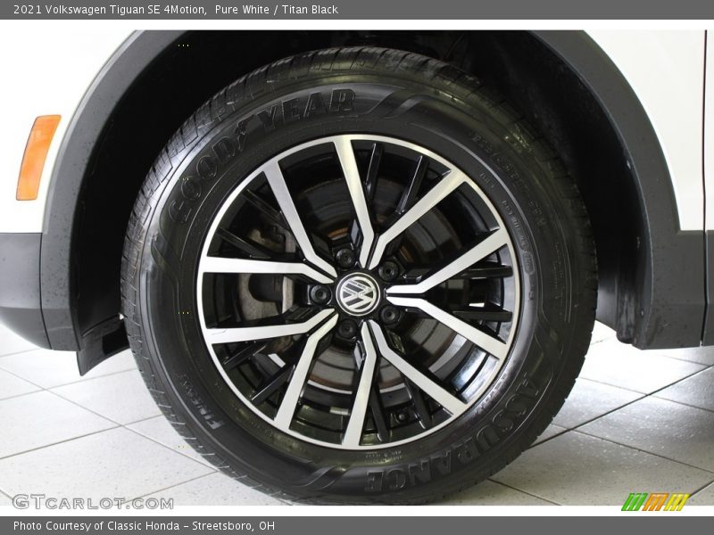 Pure White / Titan Black 2021 Volkswagen Tiguan SE 4Motion