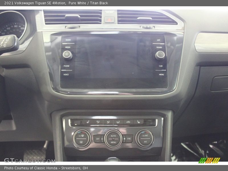 Pure White / Titan Black 2021 Volkswagen Tiguan SE 4Motion