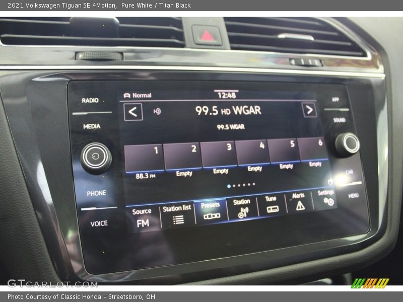 Pure White / Titan Black 2021 Volkswagen Tiguan SE 4Motion