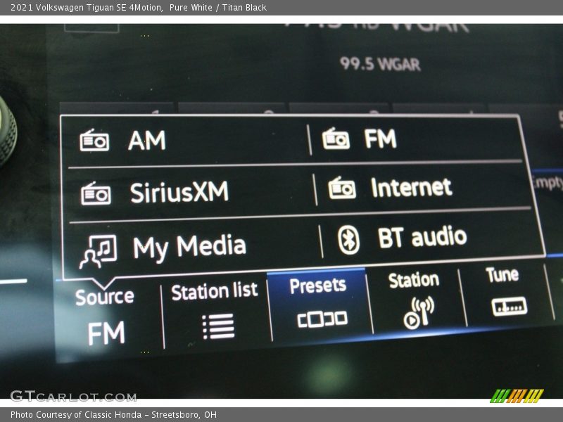 Pure White / Titan Black 2021 Volkswagen Tiguan SE 4Motion