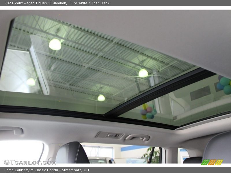 Pure White / Titan Black 2021 Volkswagen Tiguan SE 4Motion