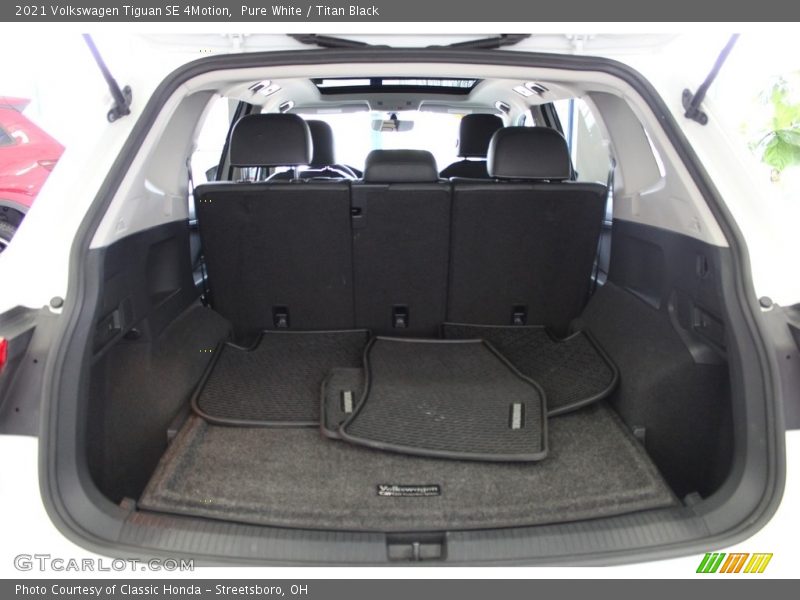 Pure White / Titan Black 2021 Volkswagen Tiguan SE 4Motion