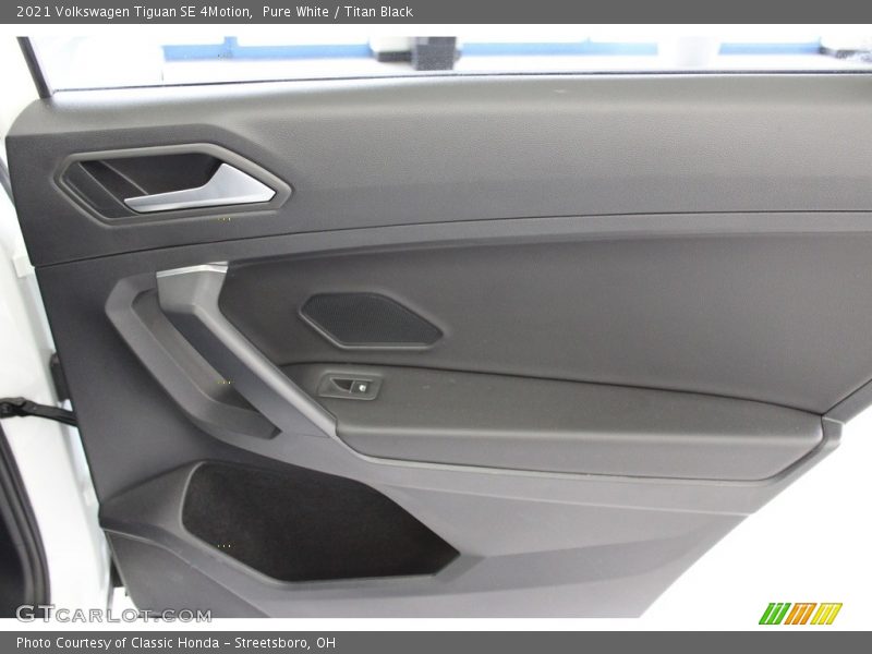 Pure White / Titan Black 2021 Volkswagen Tiguan SE 4Motion