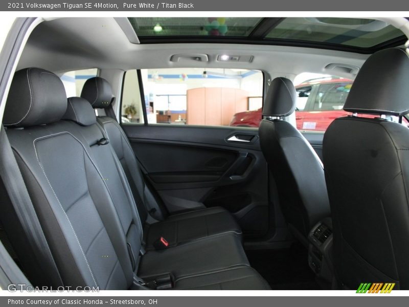 Pure White / Titan Black 2021 Volkswagen Tiguan SE 4Motion