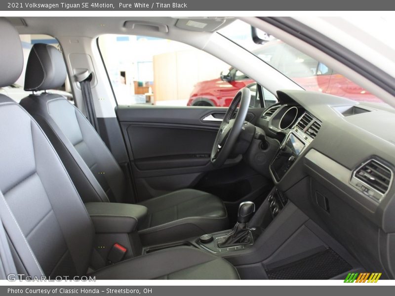 Pure White / Titan Black 2021 Volkswagen Tiguan SE 4Motion