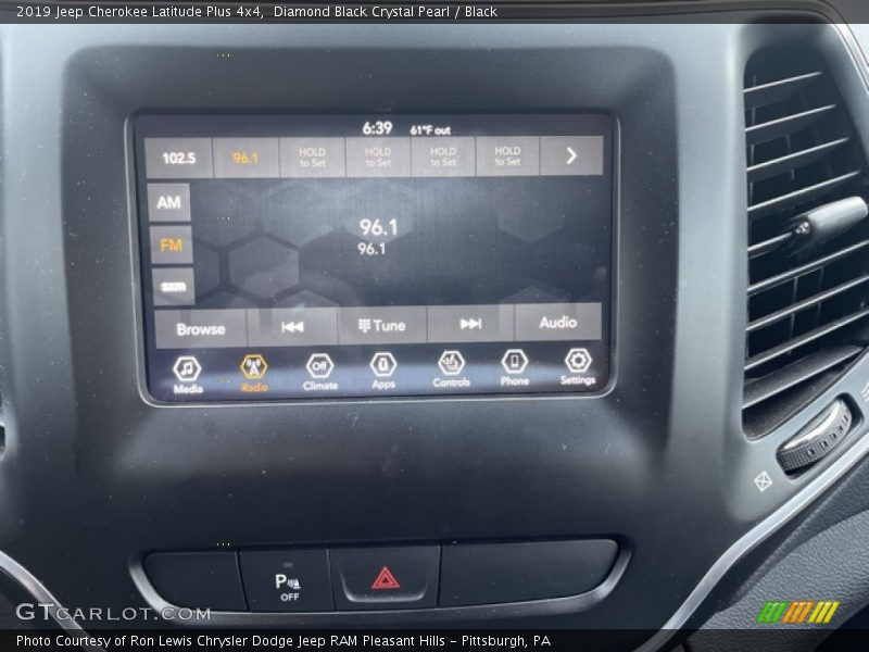 Diamond Black Crystal Pearl / Black 2019 Jeep Cherokee Latitude Plus 4x4