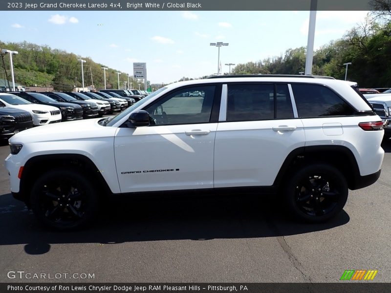 Bright White / Global Black 2023 Jeep Grand Cherokee Laredo 4x4