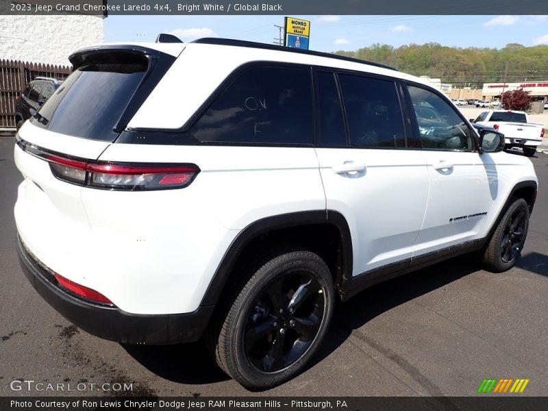 Bright White / Global Black 2023 Jeep Grand Cherokee Laredo 4x4