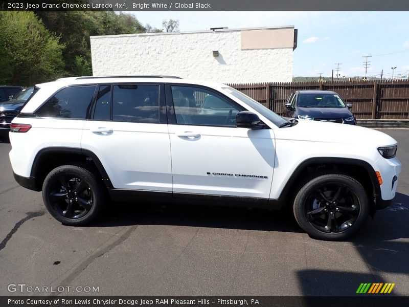 Bright White / Global Black 2023 Jeep Grand Cherokee Laredo 4x4