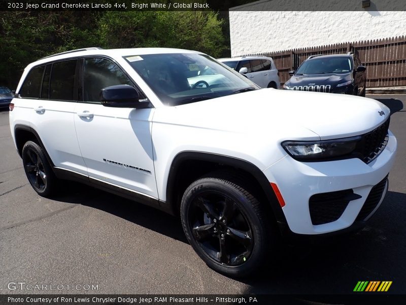 Bright White / Global Black 2023 Jeep Grand Cherokee Laredo 4x4