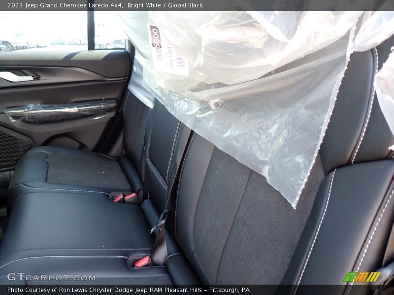 Bright White / Global Black 2023 Jeep Grand Cherokee Laredo 4x4