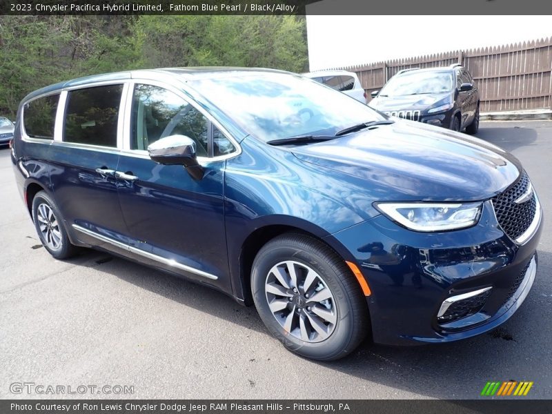 Front 3/4 View of 2023 Pacifica Hybrid Limited