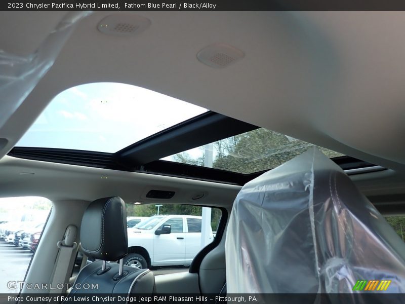 Sunroof of 2023 Pacifica Hybrid Limited
