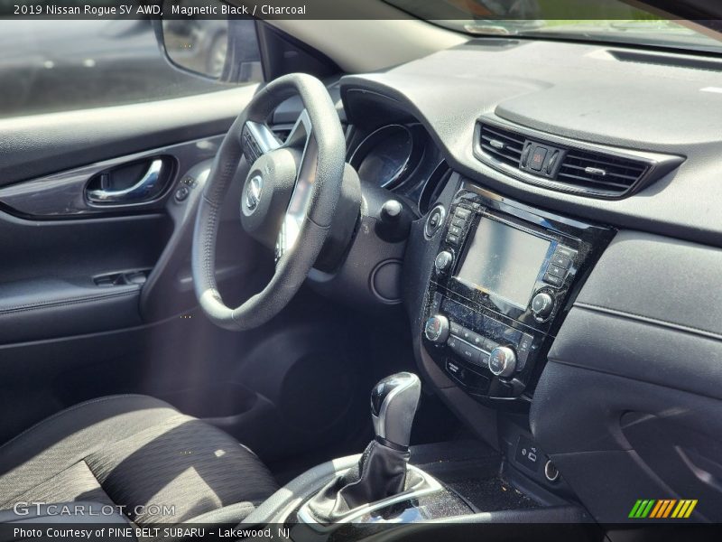 Magnetic Black / Charcoal 2019 Nissan Rogue SV AWD