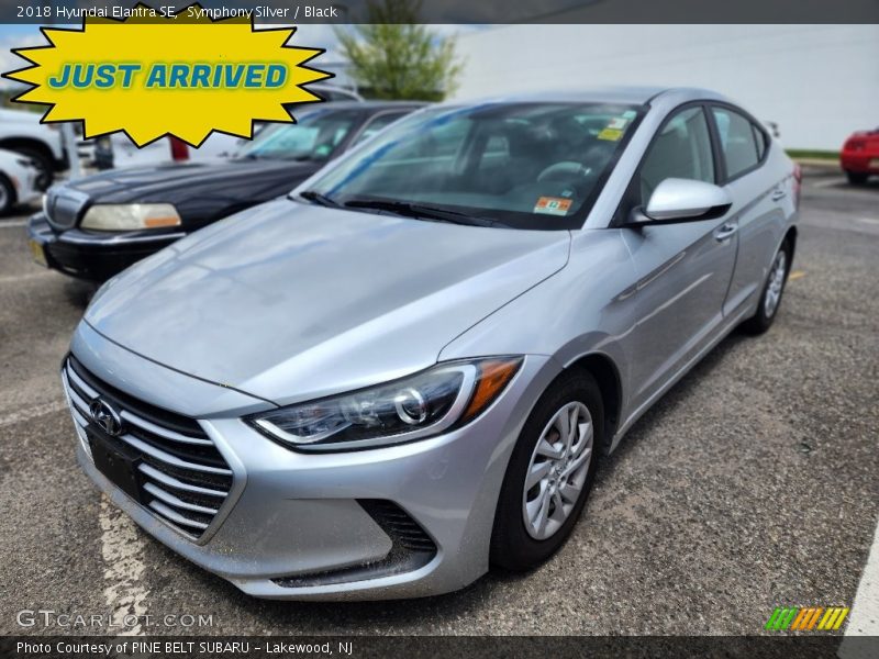 Symphony Silver / Black 2018 Hyundai Elantra SE