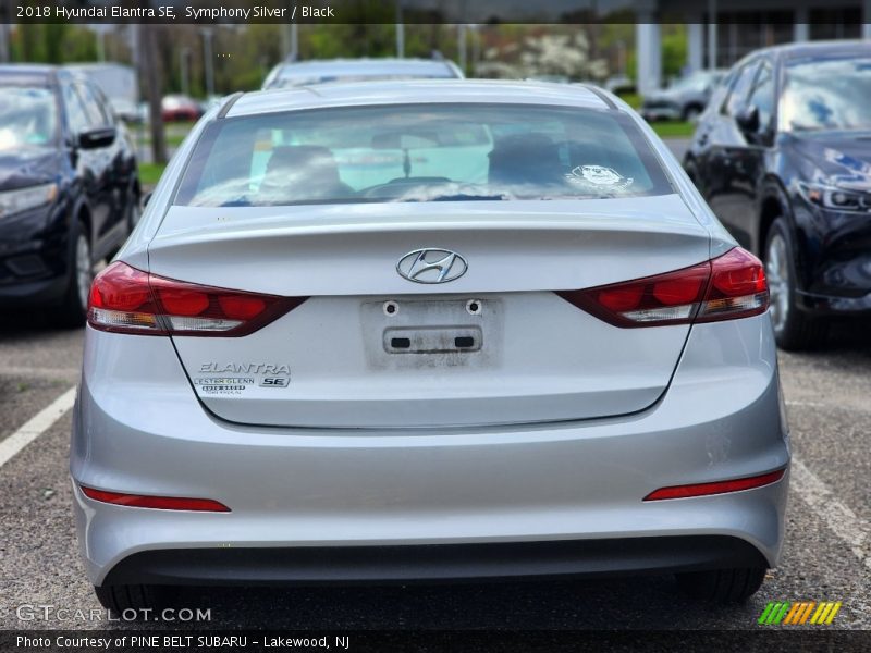 Symphony Silver / Black 2018 Hyundai Elantra SE