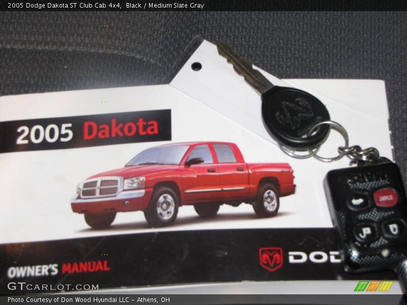 Black / Medium Slate Gray 2005 Dodge Dakota ST Club Cab 4x4