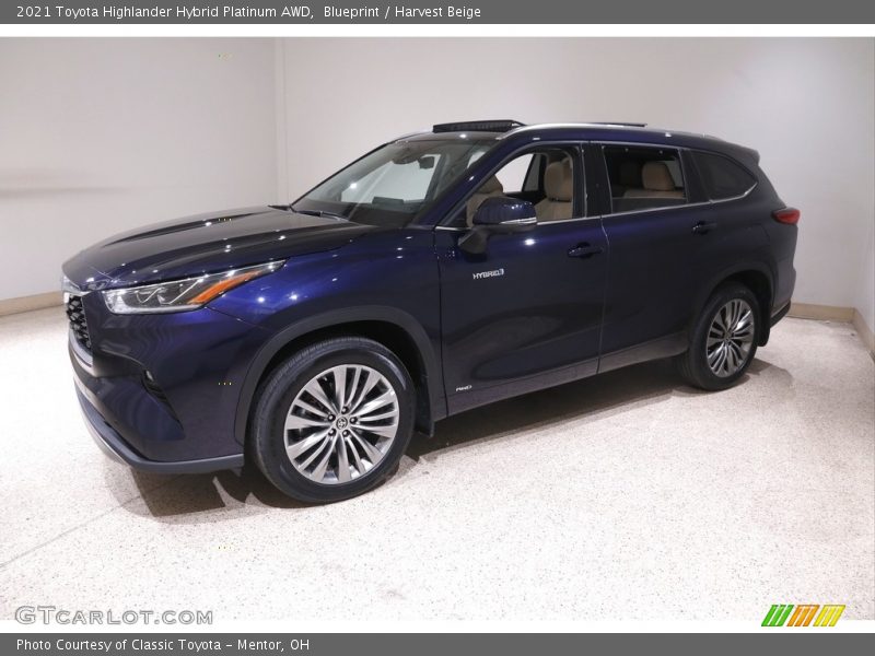 Front 3/4 View of 2021 Highlander Hybrid Platinum AWD