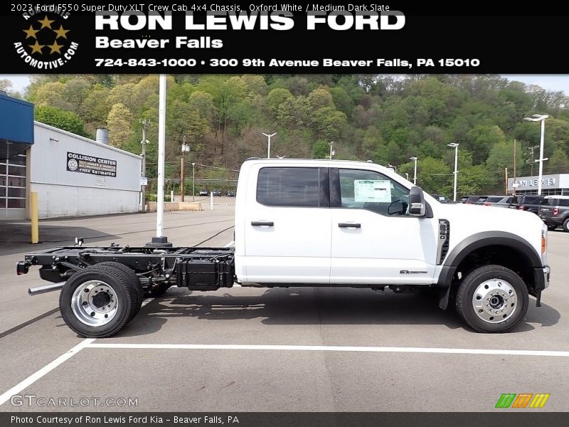Oxford White / Medium Dark Slate 2023 Ford F550 Super Duty XLT Crew Cab 4x4 Chassis