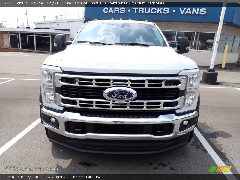 Oxford White / Medium Dark Slate 2023 Ford F550 Super Duty XLT Crew Cab 4x4 Chassis