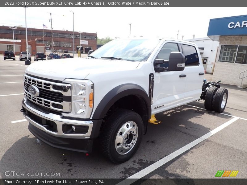 Oxford White / Medium Dark Slate 2023 Ford F550 Super Duty XLT Crew Cab 4x4 Chassis