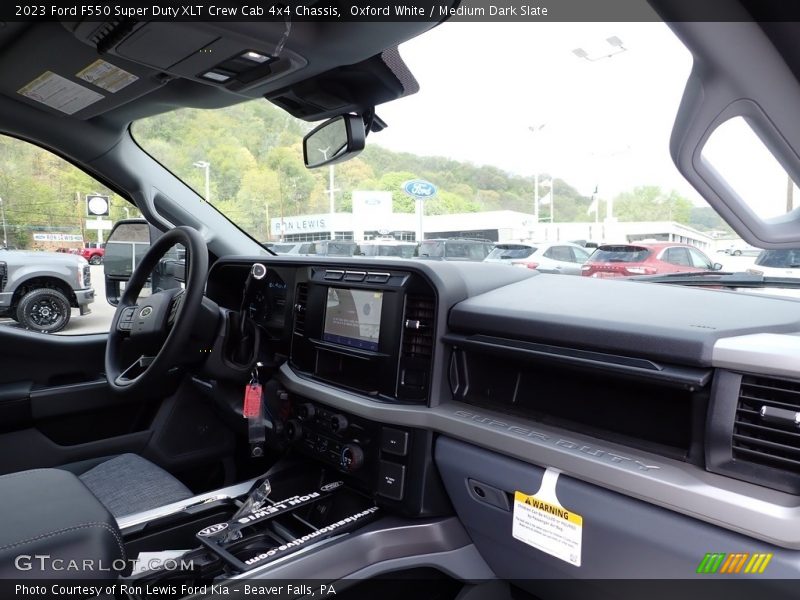 Oxford White / Medium Dark Slate 2023 Ford F550 Super Duty XLT Crew Cab 4x4 Chassis
