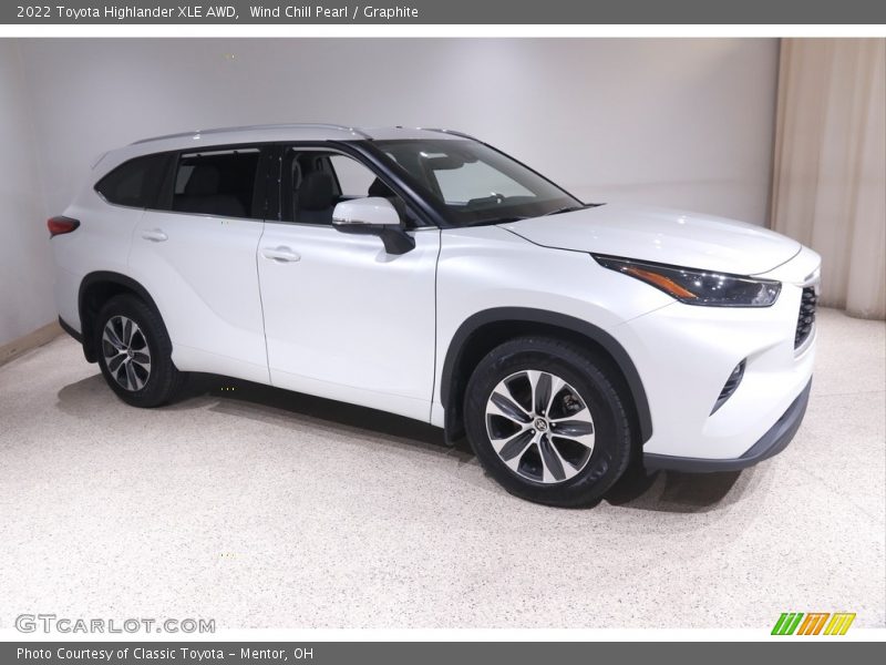 Wind Chill Pearl / Graphite 2022 Toyota Highlander XLE AWD